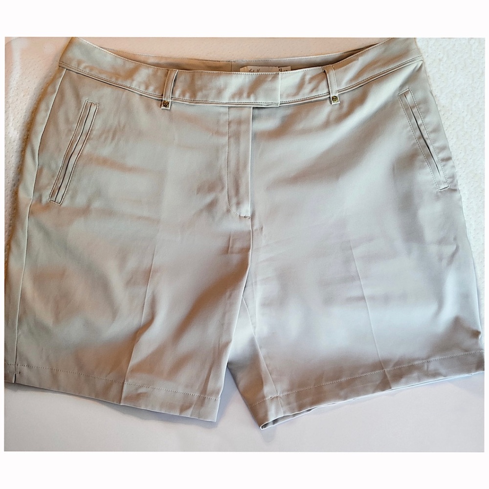 Lady Hagen Essentials | Golf Shorts | Beige | size 10